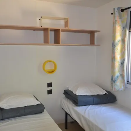 Campsite Domaine Les Chenes Blancs Saint-Saturnin-les-Apt