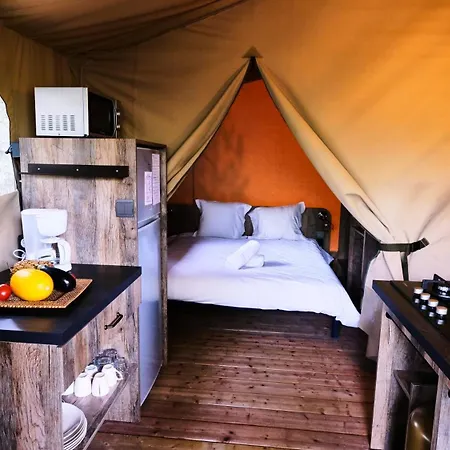 Domaine Les Chenes Blancs Campsite Saint-Saturnin-les-Apt