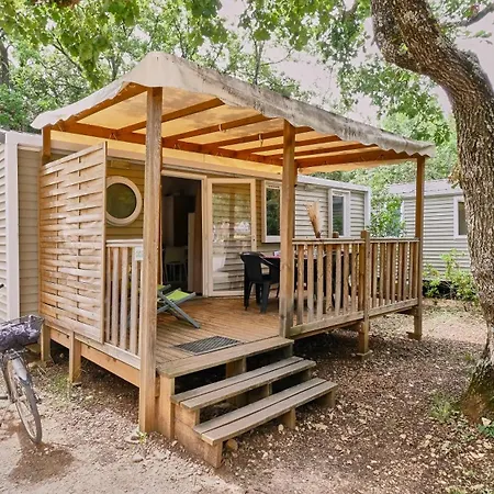 Domaine Les Chenes Blancs Campsite Saint-Saturnin-les-Apt